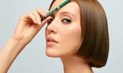 Qué eyeliner de color pega más con mis ojos | L'Oréal Paris